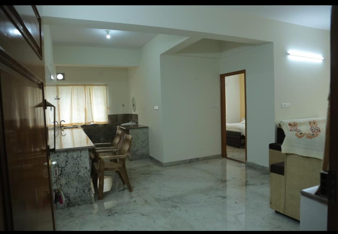 S V Home Stay Τιρουπάτι Εξωτερικό φωτογραφία