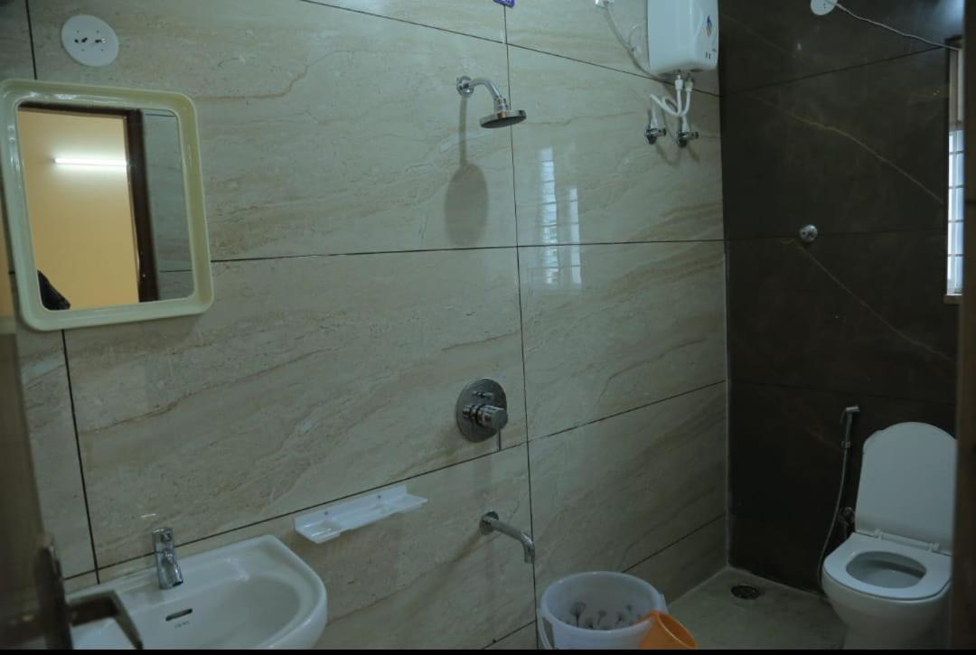 S V Home Stay Τιρουπάτι Εξωτερικό φωτογραφία